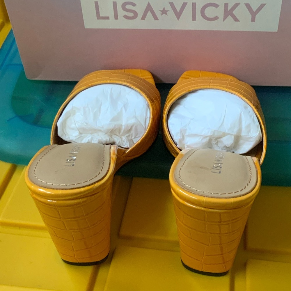 Lisa Vicky Mustard Yellow Croc-Embossed Wedged Sandals - Picture 4 of 7